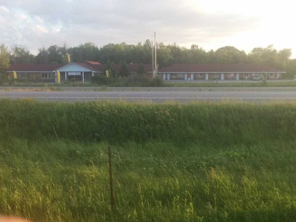All Tucked Inn Waubaushene Exterior photo
